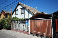 CASA CON CERCANIA METRO LAS PARCELAS